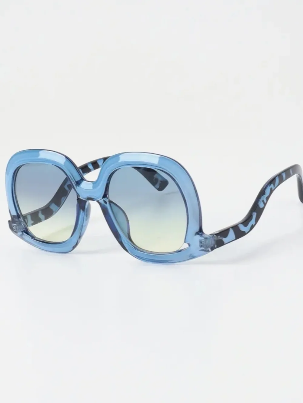 Blue Oversized Round Tortoise Arm Sunglasses